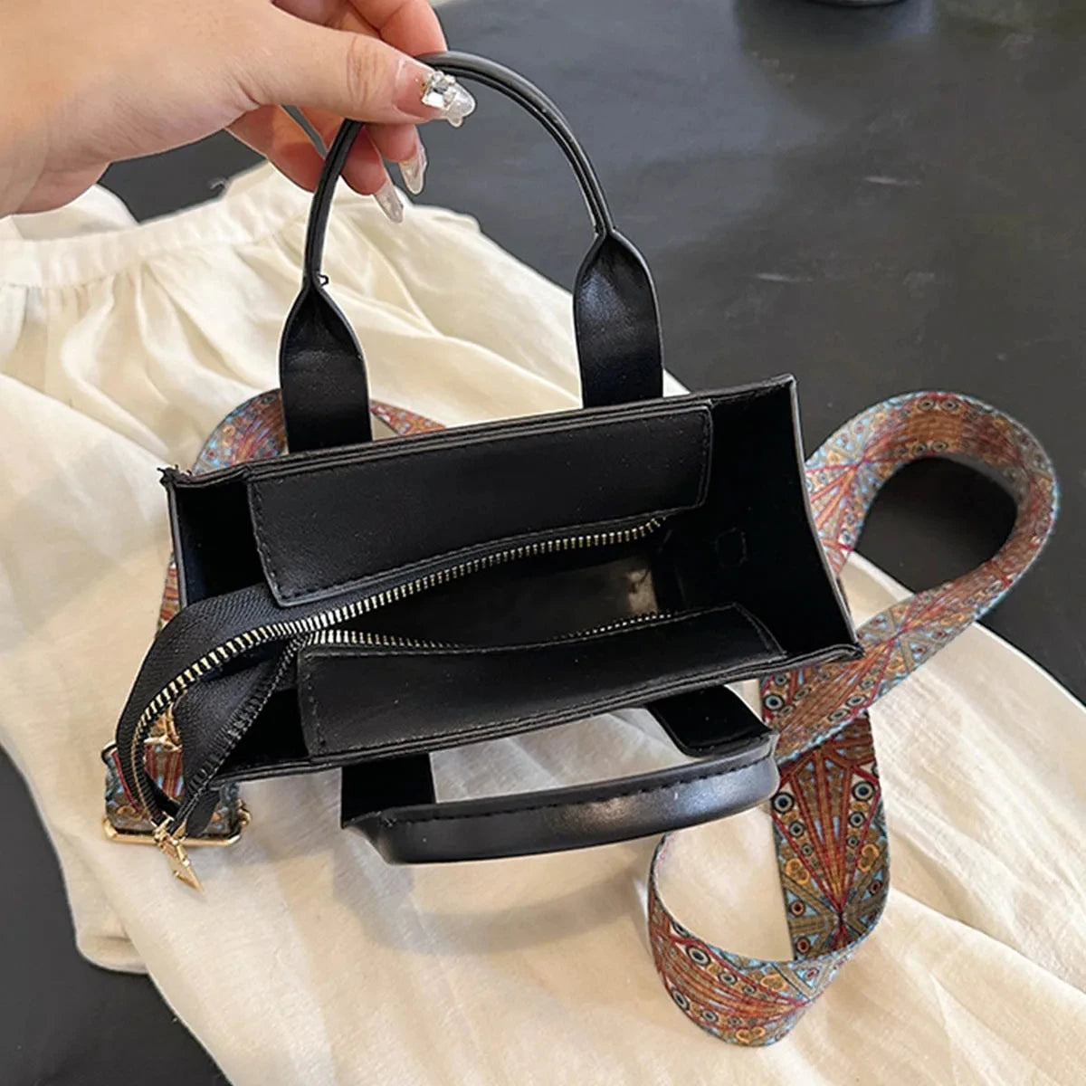 Brand Letter Handbag Designer Minimalist Design Handbag, European and American Fashion Crossbody Bag, Women's Retro One Shoulder