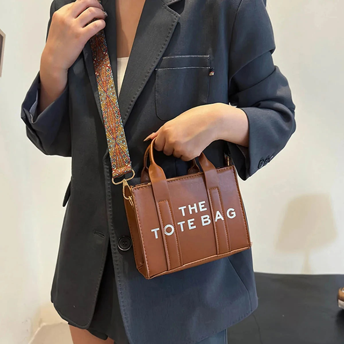 Brand Letter Handbag Designer Minimalist Design Handbag, European and American Fashion Crossbody Bag, Women's Retro One Shoulder